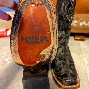 Women's 7 1/2 coral boots